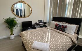 Spacious King Room With Private Entrance - Near Emirates And Camden And King'S Cross - 5 Min To Tube