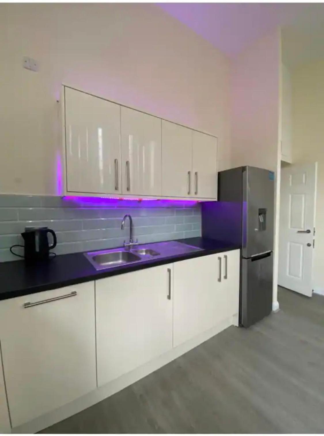 Spacious King Room With Private Entrance - Near Emirates And Camden And King'S Cross - 5 Min To Tube Finchley Exterior photo