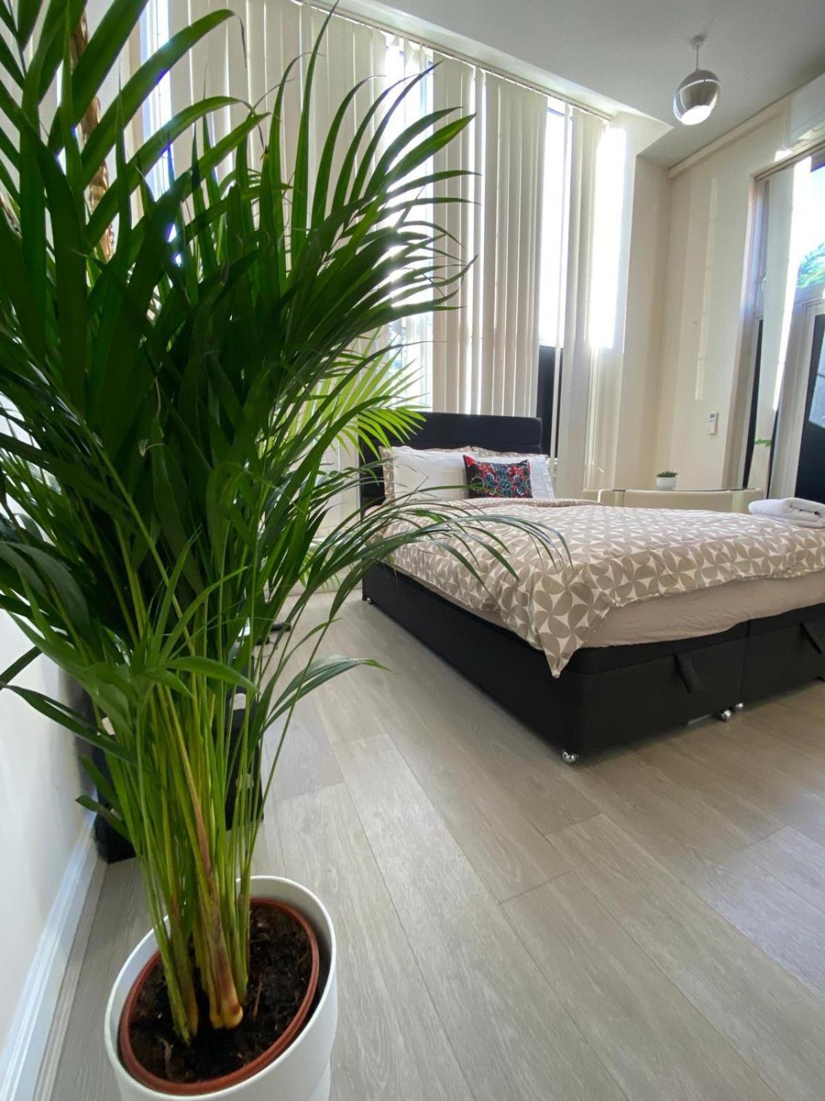 Spacious King Room With Private Entrance - Near Emirates And Camden And King'S Cross - 5 Min To Tube Finchley Exterior photo